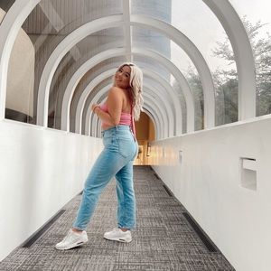 Meet your Posher, Leslie